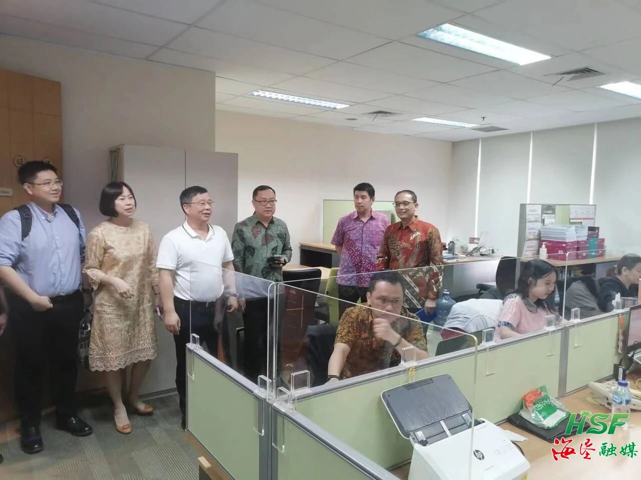 包洪文一行到KM公司调研。